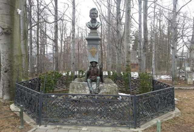 pomnik Tytusa Chałubińskiego